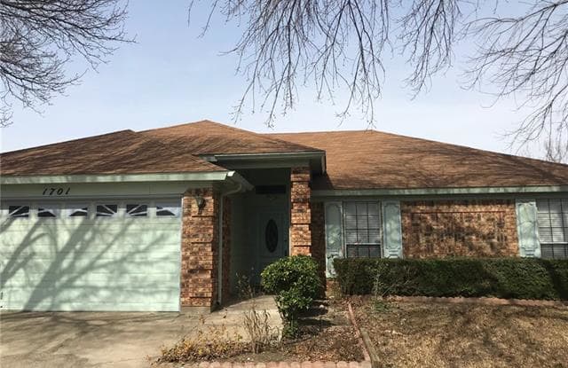 1701 Greenbend Drive - 1701 Greenbend Drive, Arlington, TX 76018