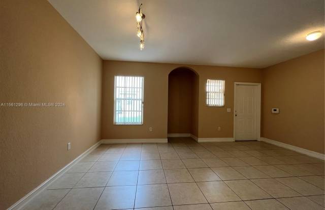 1612 Belmont Ln Gallery 2