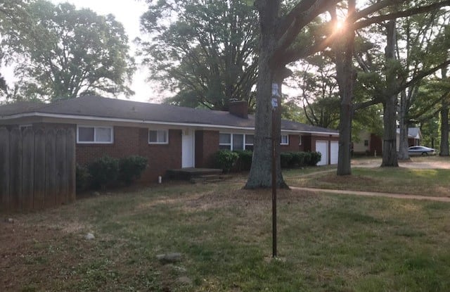 201 Neal Dr - 201 Neal Drive, Charlotte, NC 28213