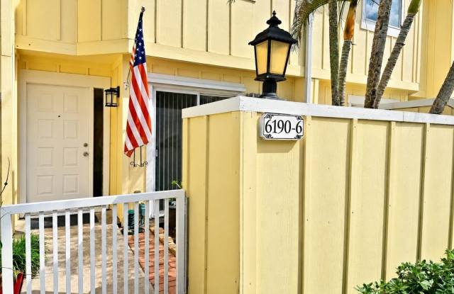6190 RIVERWALK Lane Gallery 1
