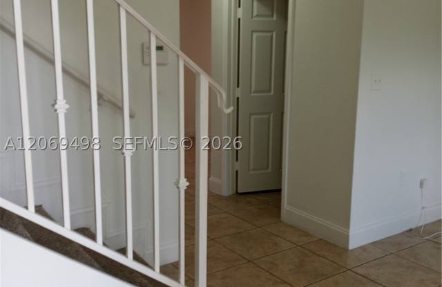 7427 NW 181st Ter Gallery 3