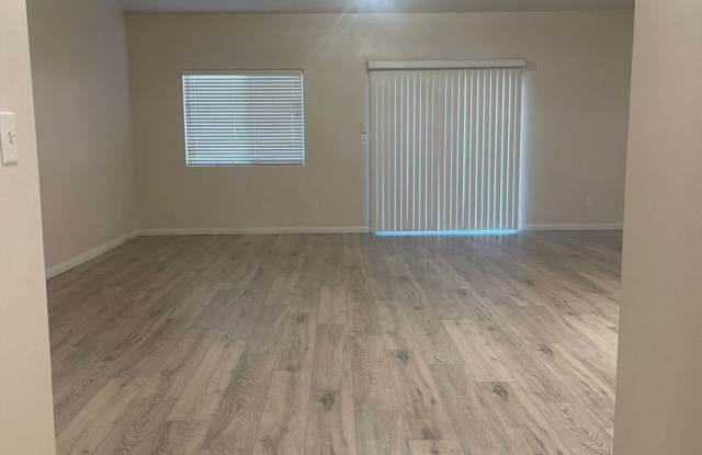Elegant 4BD/2BA Home in Bakersfield's 93307 — Solar, Granite Countertops, Vinyl Flooring & Small Pets Welcome! Gallery 4