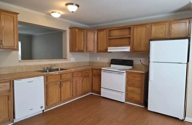 Bright & Refreshed 3BR Townhome Ready for Move‑In Gallery 3