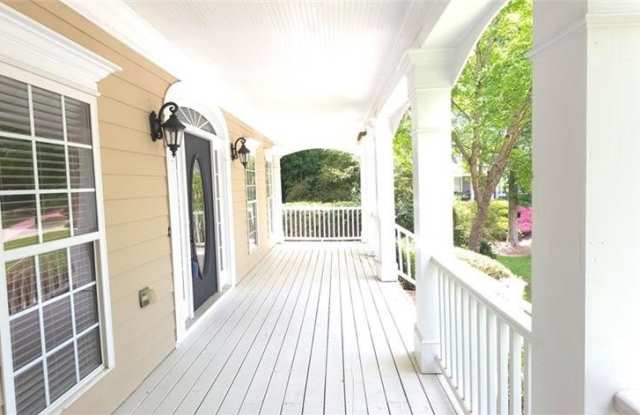 606 Lake Shore Court Gallery 3