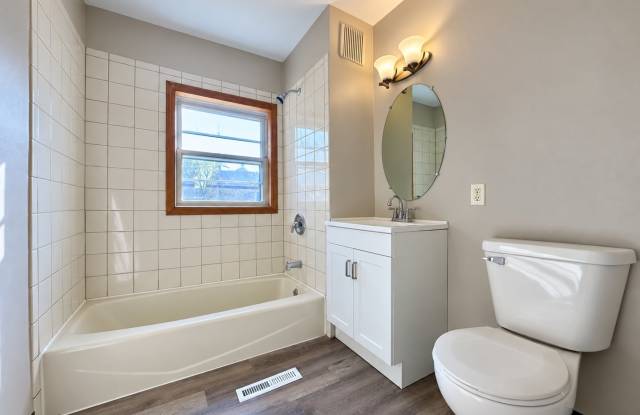 Impressive 5-bedroom 2-bathroom Home in St. Paul! Gallery 4