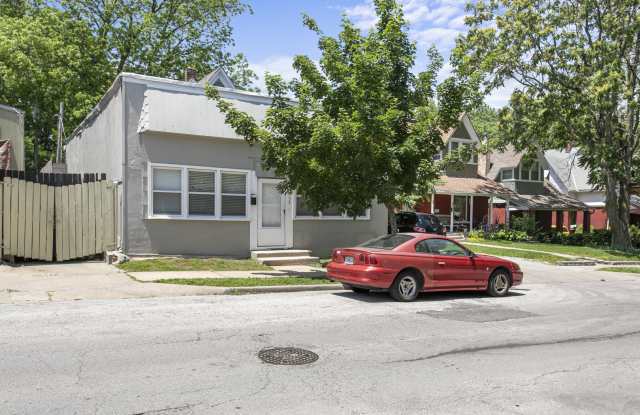 4158 Oak St Gallery 3