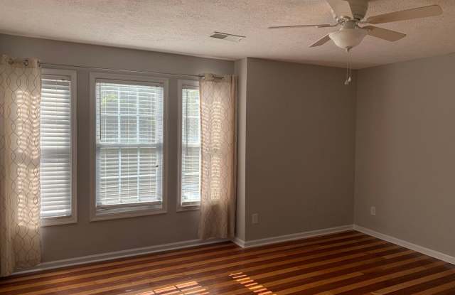 2 Bedroom Townhouse off Wiggington Road Gallery 3