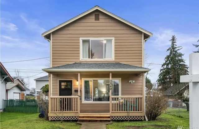 Updated Tacoma Home with Spacious Layout  Fully Fenced Yard photos photos
