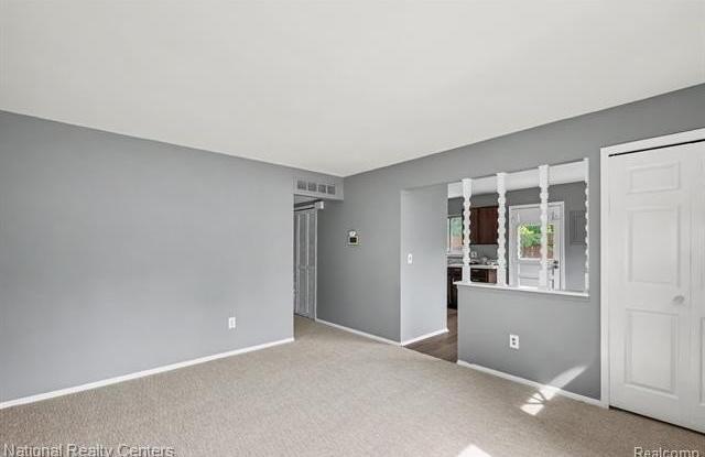 1069 Urbancrest Drive Gallery 4