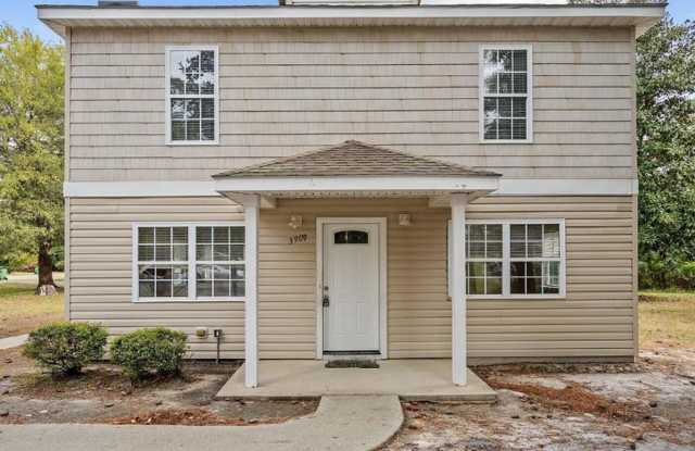 WILSHIRE BLVD - 4 Bedroom - Minutes to UNCW - STUDENTS WELCOME ($850/room) photos photos