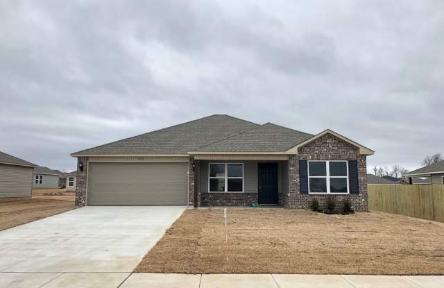 4 bedroom 2 bath home in East Siloam Springs - 602 West Pittsfield, Siloam Springs, AR 72761