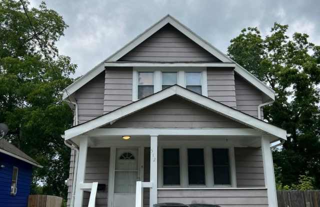 2 Bedroom Home - 512 Woodsdale Avenue, Toledo, OH 43609