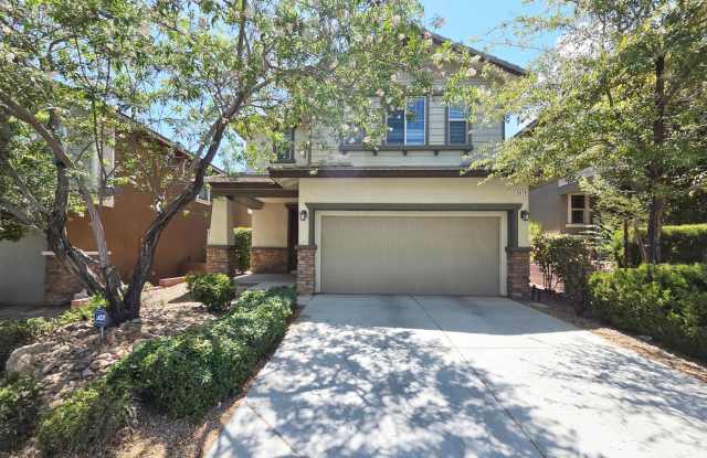 Spacious 3-Bedroom Home with Loft & Large Backyard photos photos