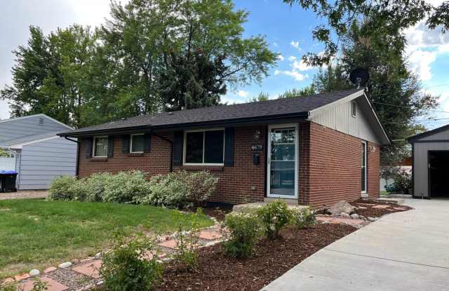 Beautiful 2 Bedroom + 2 Bonus Rooms, 3 Bathrooms W/ Finished Basement photos photos