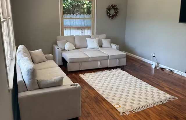 Venice Beach Furnished House 2bd/1Bathroom Gallery 1