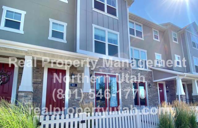 Layton Townhome 3 Bed 3.5 Bath Plus Bonus Office room - 819 East 975 North, Layton, UT 84041
