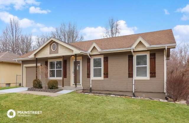 306 East 17th Street - 306 East 17th Street, Kearney, MO 64060