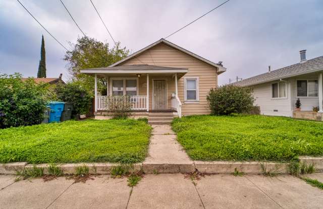 Feel Right at Home in This Inviting 2-Bed Gem - 1204 Ramirez Street, Marysville, CA 95901