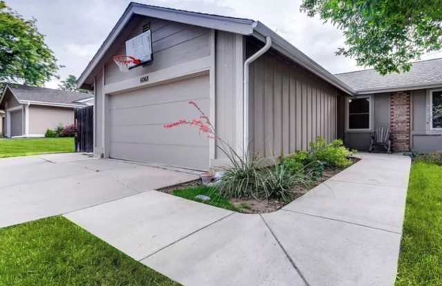 Long Realty  Property Management - 5 Bedroom Home close to DTC photos photos