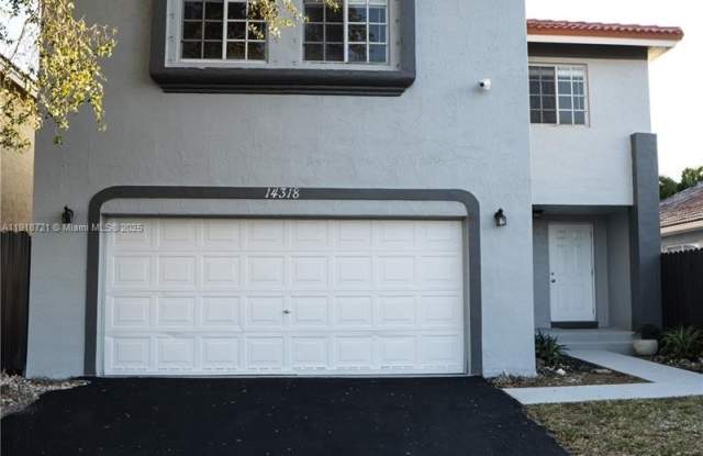 14318 SW 176th Ter Gallery 2