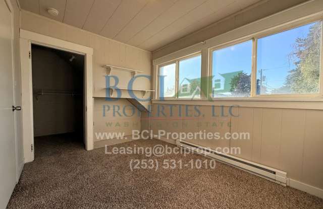 Beautiful 4 Bedroom Home Available in Downtown Puyallup! A MUST SEE- photos photos