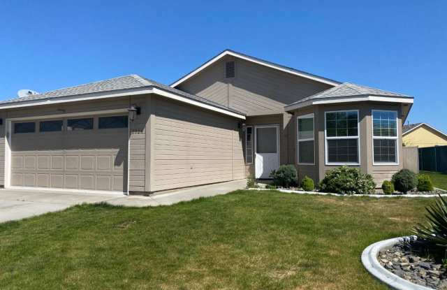 3-Bed 2 Bath with Office 2 Car Garage Gallery 3