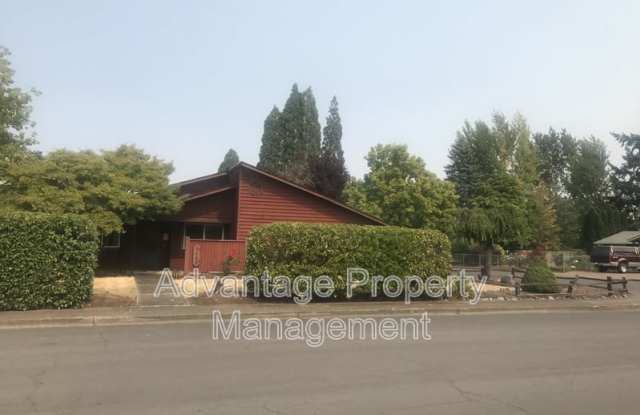 2538 SE Thompson St. photos photos