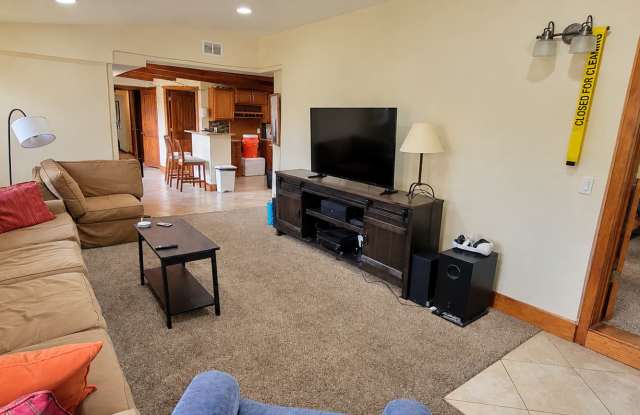 5BD/3BA Home Near Pearl St, CU, Hiking, Park - Available NOW! Gallery 3