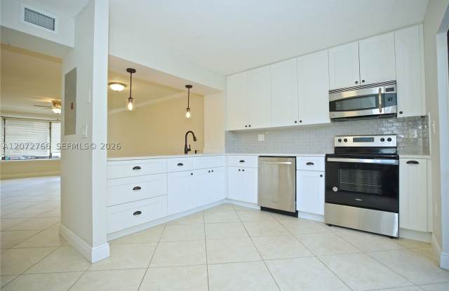 10196 SW 77th Ct Gallery 2