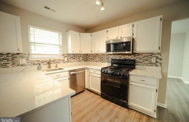 5702 CAMBRIDGE Drive Gallery 2