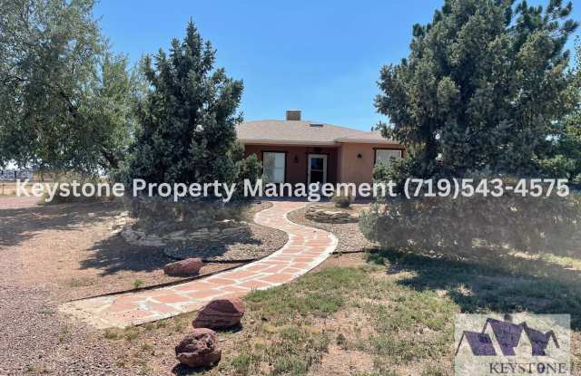 Horse Property with Corrals/Stables - Home Has 3 Bedrooms/2 Bathrooms/1 Car Garage $2000/$2000 photos photos
