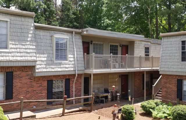 Overlooks Peaceful  Pretty Courtyard! photos photos