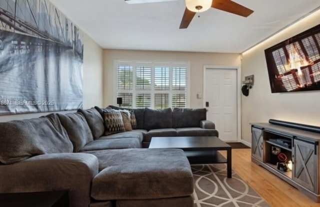 8069 SW 19th Ct photos photos