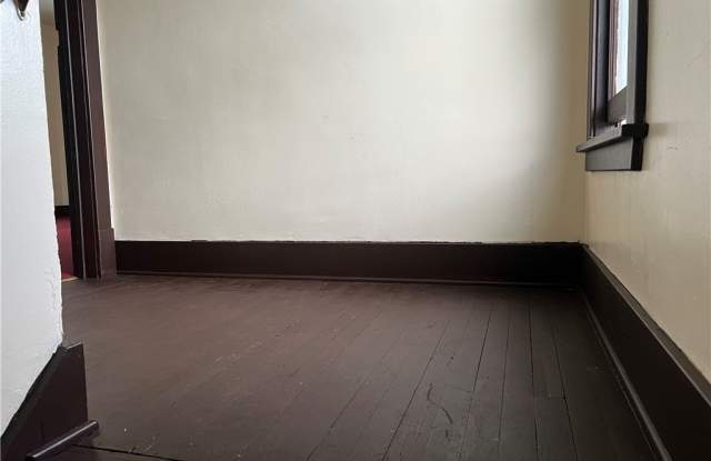 110 Briscoe Avenue Gallery 3