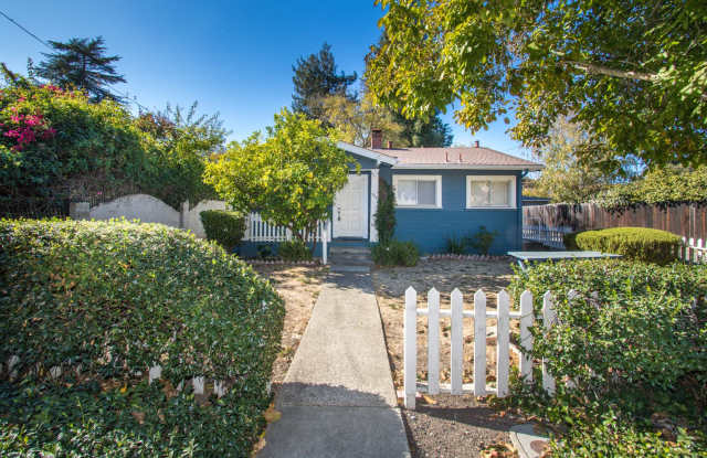 Charming Bungalow in Desirable Community Center Neighborhood! - 960 Hutchinson Avenue, Palo Alto, CA 94301