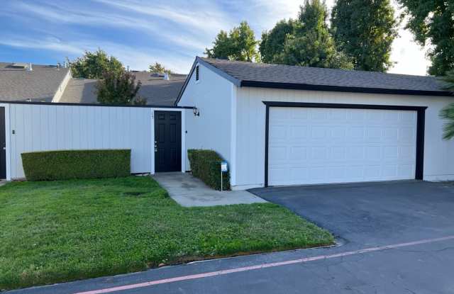Single Story Condo located in Sylvan School District! Gallery 1