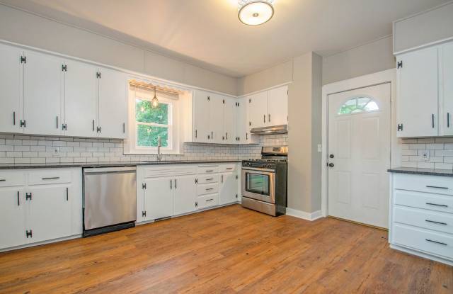 Spacious 4 Bedroom / 2 Bath Single-Family Home – Prime Location Near Downtown GR photos photos