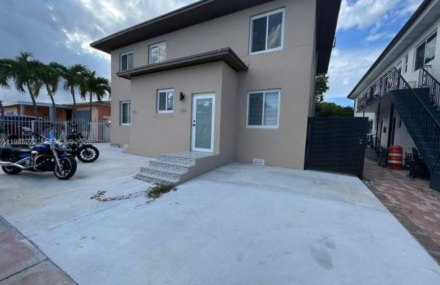 943 79th Ter photos photos