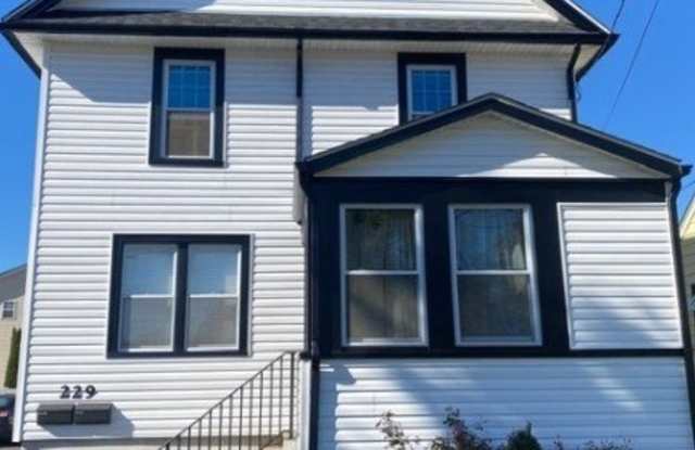 229 Thompson Ave photos photos