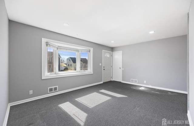 48 Buchanan Avenue Gallery 3