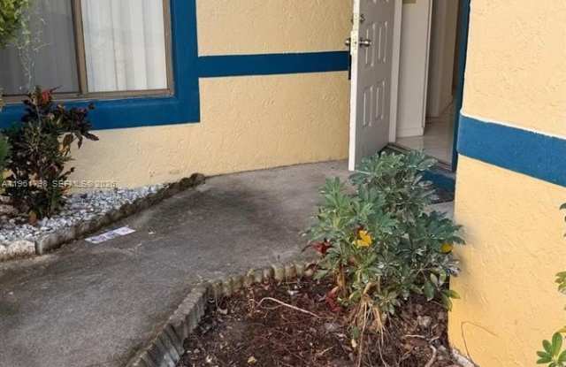 7450 NW 34th St photos photos