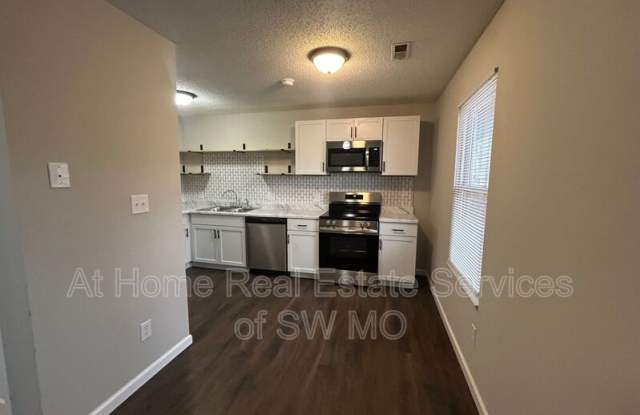 1312 E McDaniel Gallery 3