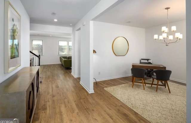2319 Derrick Drive Gallery 2