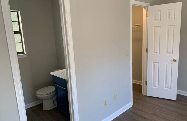 200 Thistle Ln Gallery 2