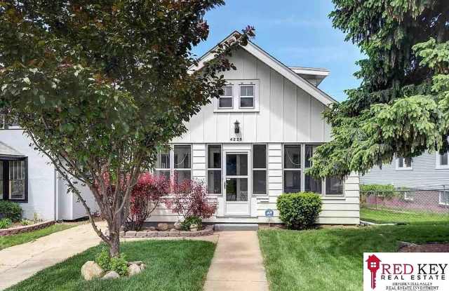 4228 Mayberry St – 4 Bed/1 Bath in Morton Meadows | Hardwood Floors, Sun Porch, Walking Distance to UNMC photos photos