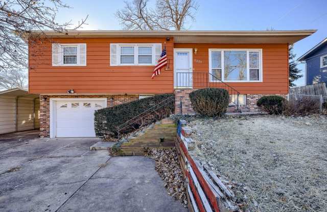 Charming 2 Bedroom With Bonus Room  Finished Basement!! - 3225 Cherry Lane, Bellevue, NE 68147