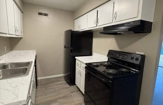 South Glen Apartments - 5604 South Peoria Avenue, Tulsa, OK 74105
