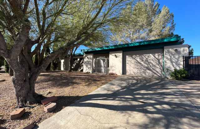 4 bedroom 2 bath home centrally located photos photos