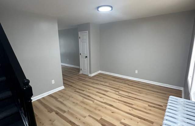 Fully renovated 3 Bed townhome Gallery 3