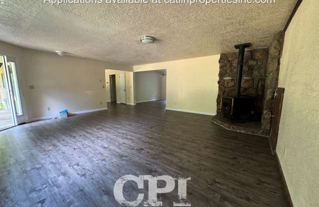671 Ragland Road — 4-Bedroom Home on Approximately 4 Acres Gallery 4